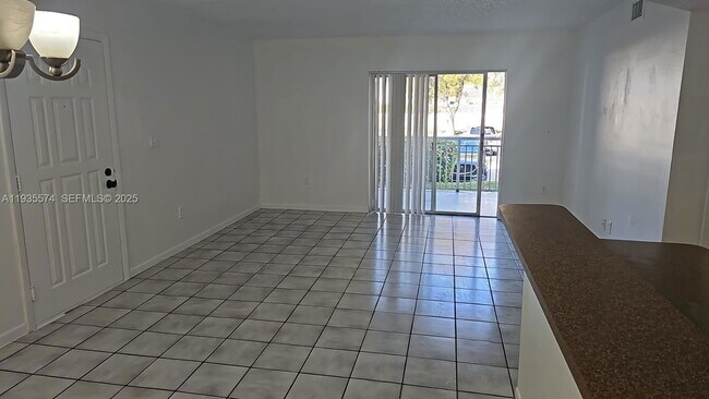 Foto del edificio - 8540 SW 212th St