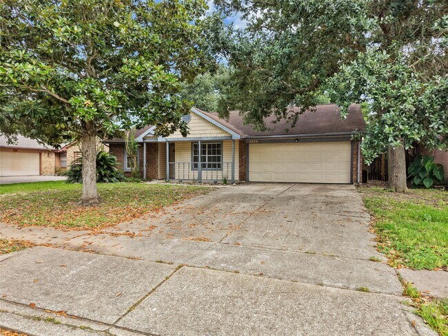 Foto del edificio - 2819 Sugar Wood Dr