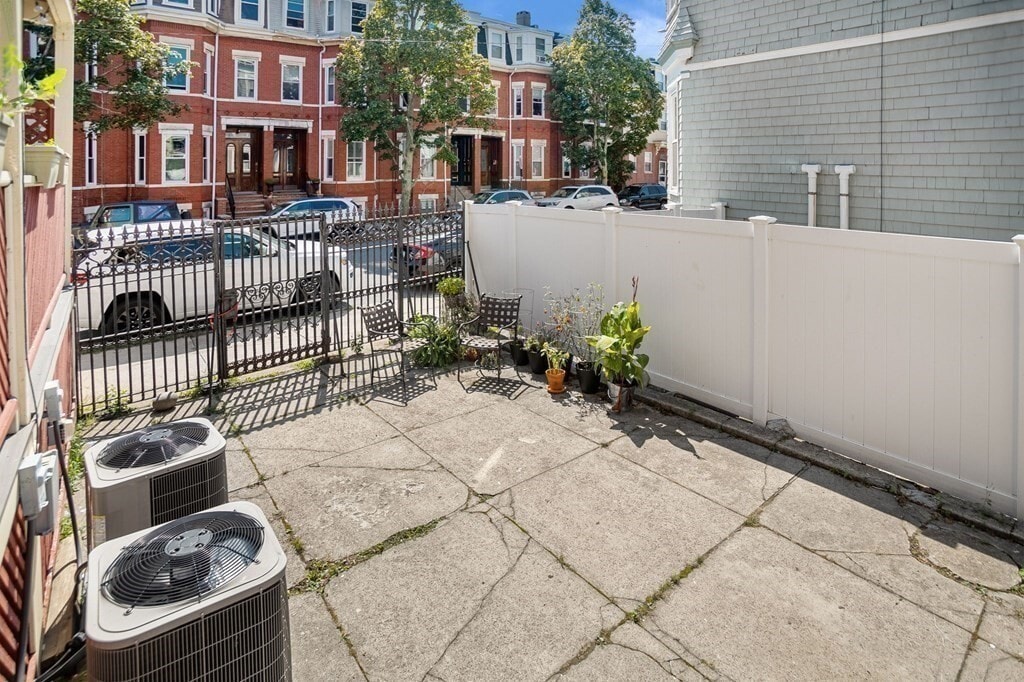Primary Photo - 181 M St