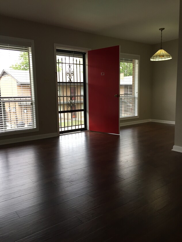 Windows, windows, windows…Roomy Living Area and Breakfast Nook - 47 Delta Ave