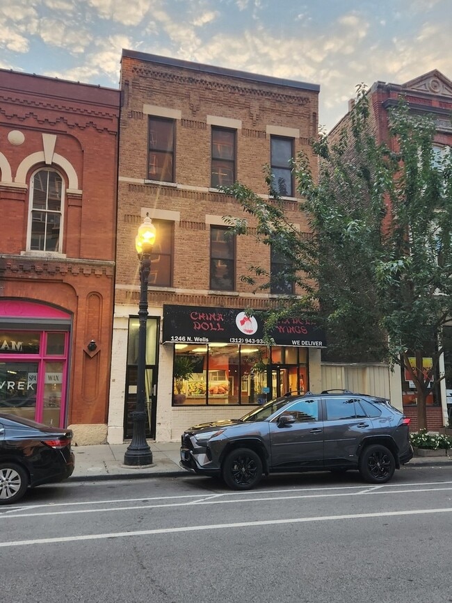 Building Photo - 1246 N Wells St