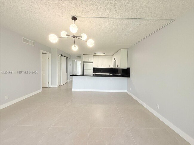Foto del edificio - 16511 Blatt Blvd