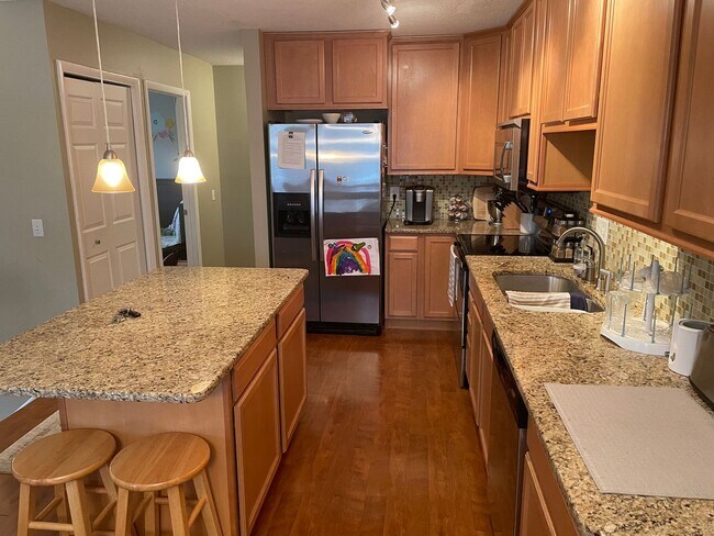 Foto del edificio - Beautifully updated Townhome in the West B...