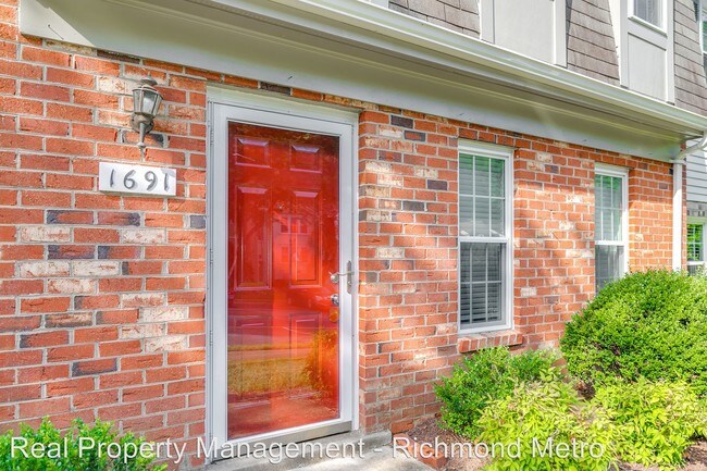 Foto del edificio - 1691 Heritage Hill Dr