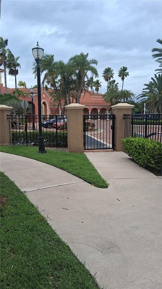Building Photo - 4600 SW 160th Ave