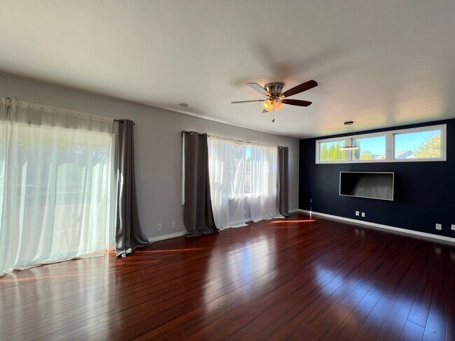 Foto del edificio - 1592 Kingston Way