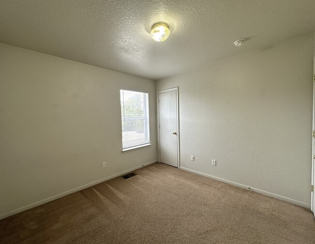 Building Photo - 4210 Primrose Dr