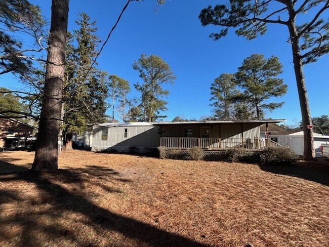 Foto del edificio - Welcome to this charming 2-bedroom, 1.5-bathroom home located in the desirable area of Leland, NC