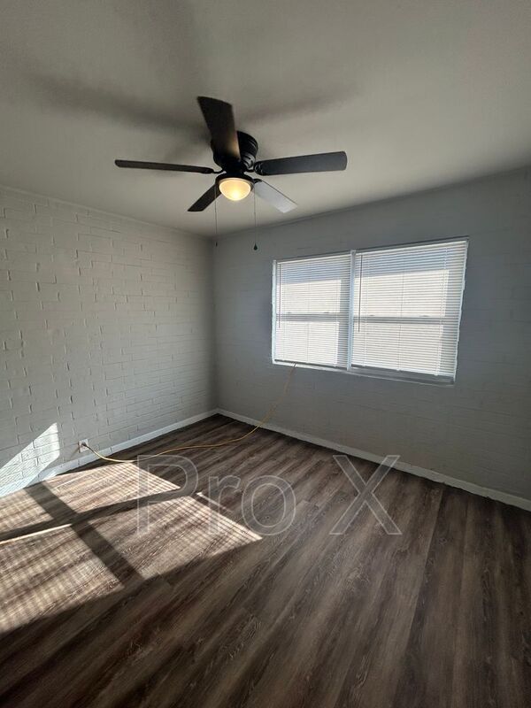 Foto del edificio - 704 W Oak St