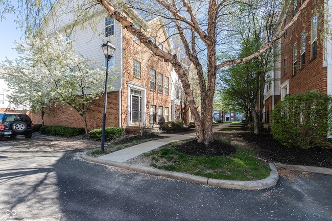 Foto del edificio - 420 Beverly Ct