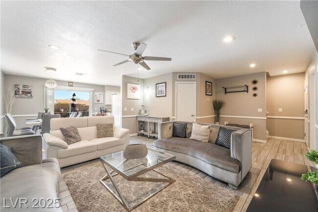 Building Photo - Beautiful 3 bedroom home ready for move-in