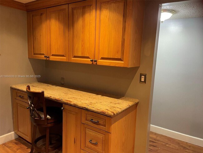 Building Photo - 8735 Ramblewood Dr