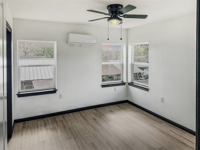 Foto del edificio - 6812 Avenue Q