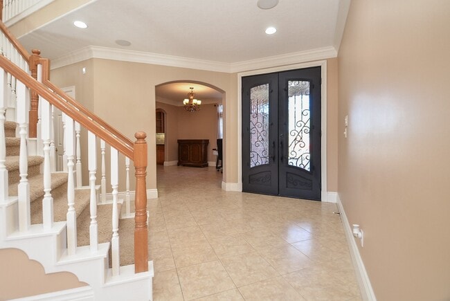 Foto del edificio - 5835 Stratford Gardens Dr