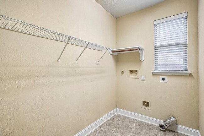 Building Photo - 4850 Palomar Ln
