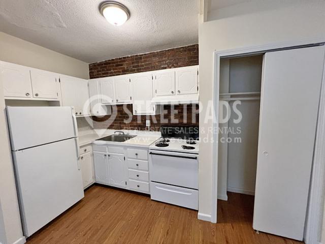 Foto principal - 1 bedroom in Boston MA 02130