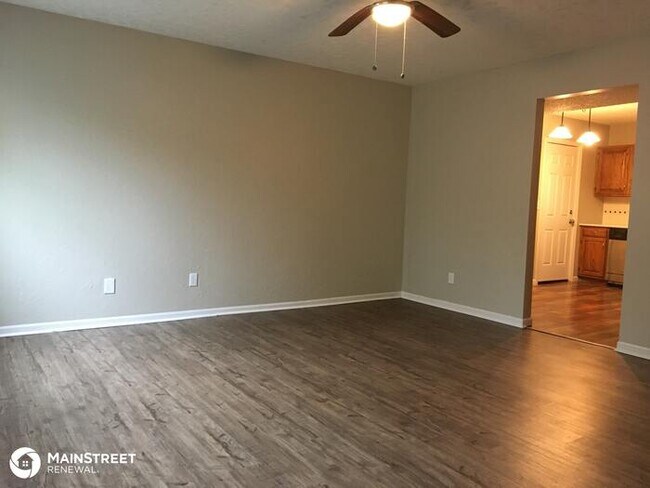 Building Photo - 801 N Sioux Ave, Independence, MO 64056