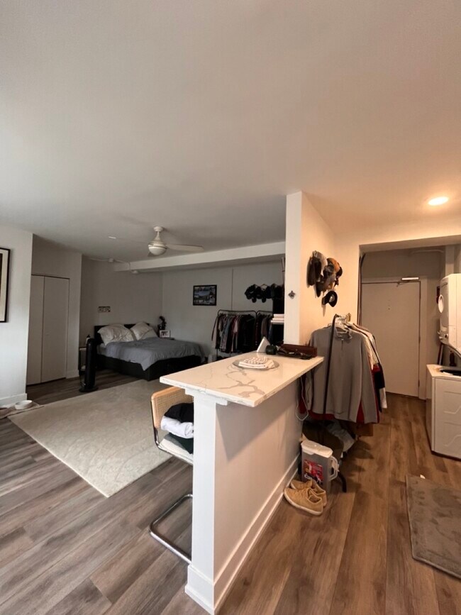 Foto del edificio - 5920 N Ridge Ave