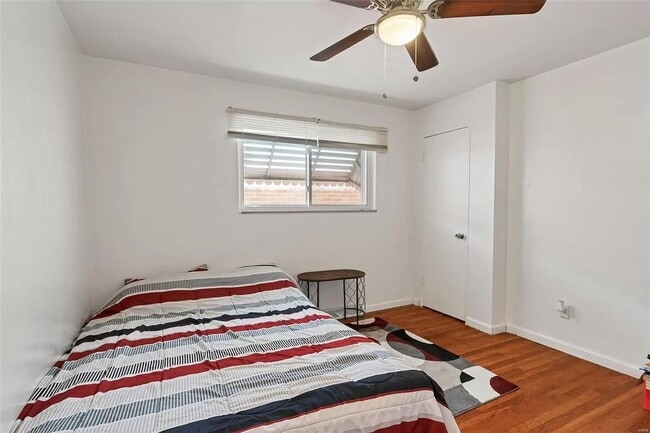 Building Photo - Available NOW! Beautiful/Unique 2 bed 1 ba...