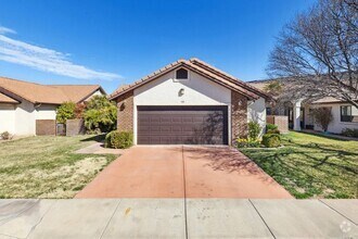 Building Photo - 545 S Valley View Dr