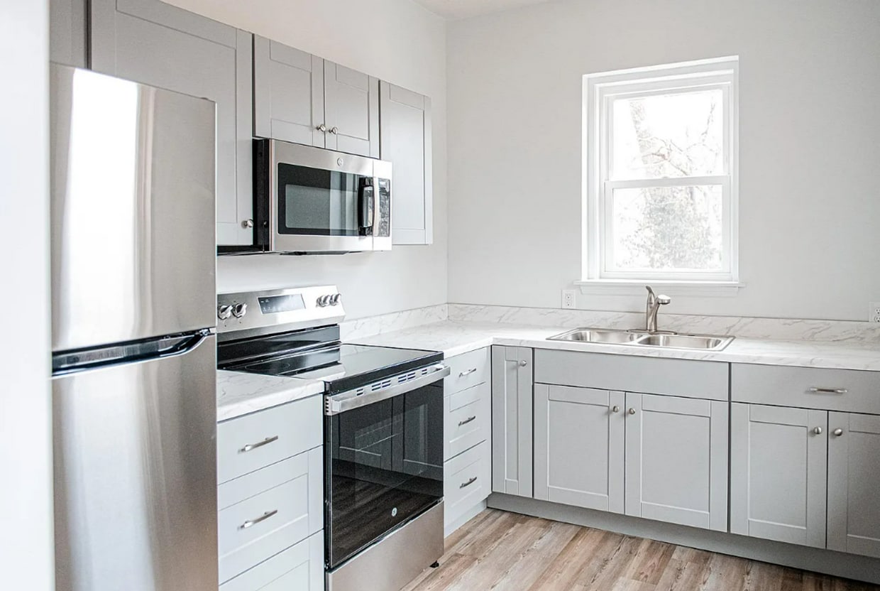 Primary Photo - 4 Bedroom 1 Bathroom Rowhome in Lancaster!
