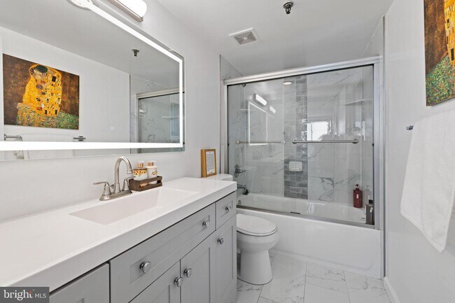 Foto del edificio - 5911 Edsall Rd