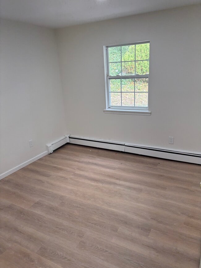 Building Photo - 160 McKay Rd