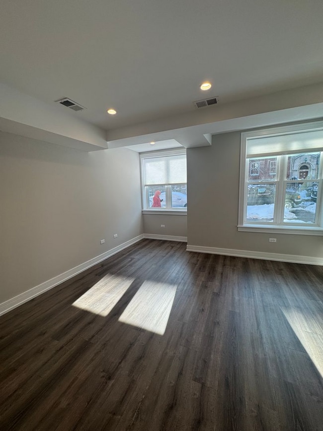 Building Photo - 1712 W Lunt Ave