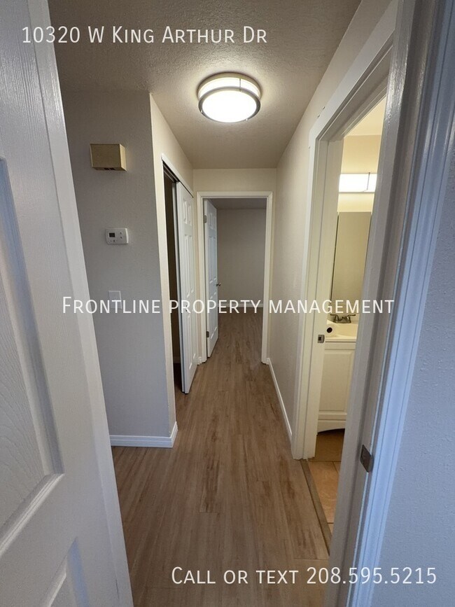 Foto del edificio - 10320 King Arthur Dr