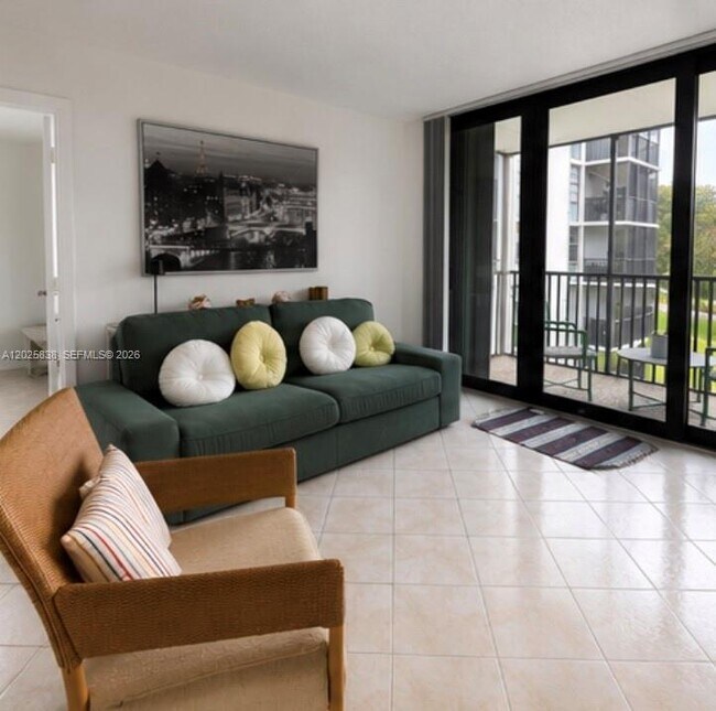 Foto del edificio - 3401 N Country Club Dr