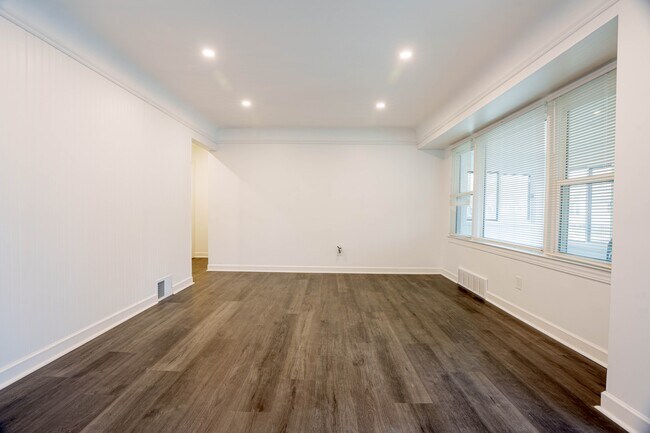 Foto del edificio - 361 Adams Ct