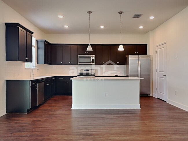 Foto del edificio - 3130 Artemisia Ln