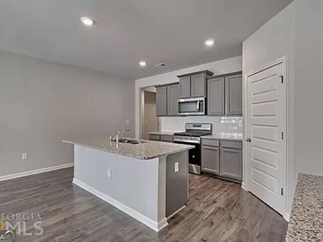 Building Photo - 1528 Brangus Dr
