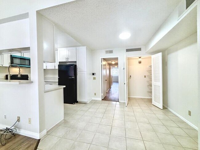 Foto del edificio - Lovely 2-Bed, 2-Bath Condo with Great Loca...