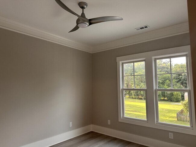 Building Photo - 850 Ribaut Rd