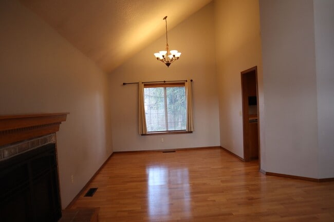 Building Photo - 1508 SE Solomon Loop