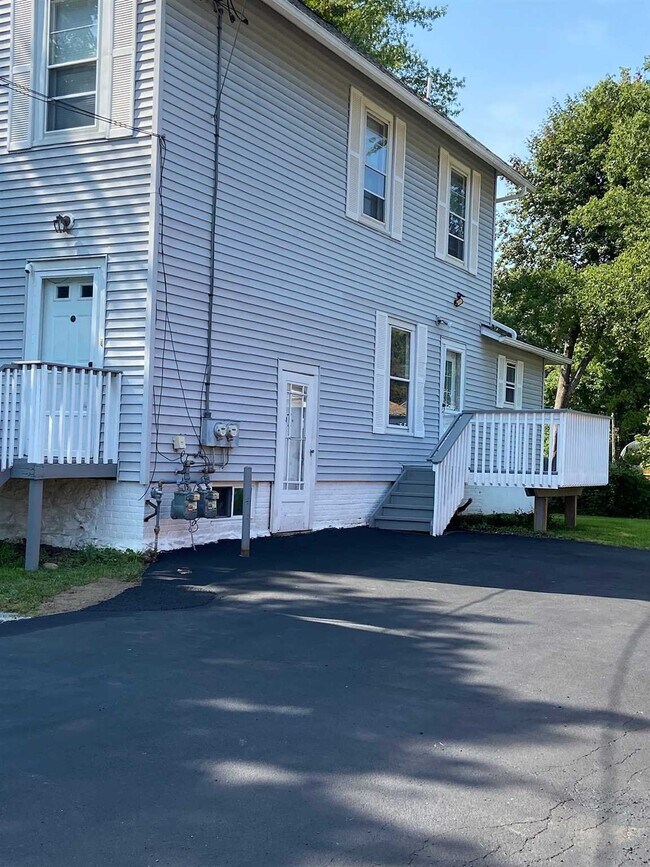 Building Photo - 317 Violet Ave
