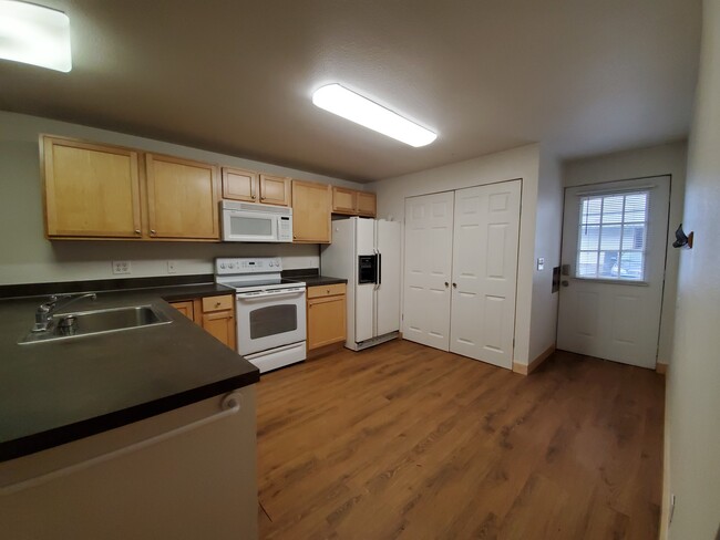 Building Photo - 18021 NE 182nd Ave