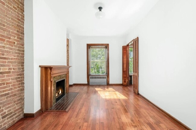 Building Photo - 145 W 80th St