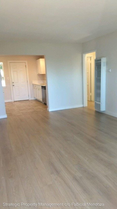 Foto del edificio - 3288-3290 N Raymond Ave