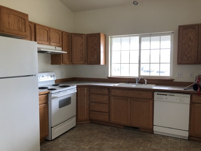 Building Photo - New paint! 4 Bedroom in West Pasco close to Maya Angelou Elementary!
