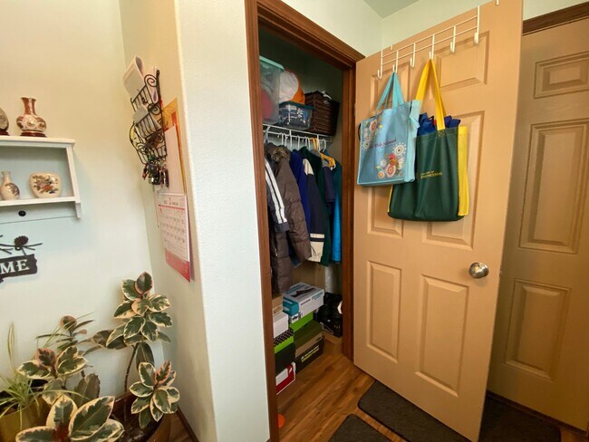 Foto del edificio - 4 Bedroom Home in Valley View Estates!!