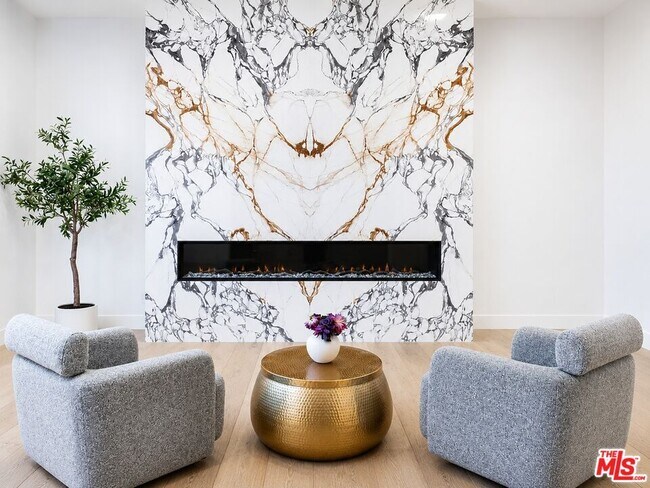 Foto del edificio - 16341 Sloan Dr