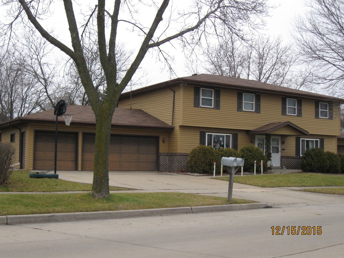 2421 S Schaefer St, Appleton, WI 54915 Townhome Rentals in Appleton