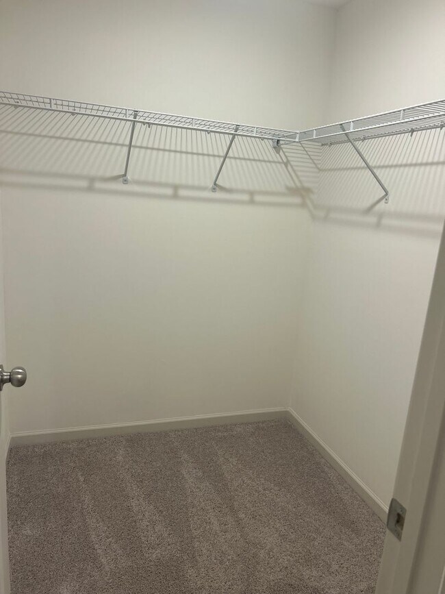 Foto del edificio - Brand New End-Unit Townhome in Newton!