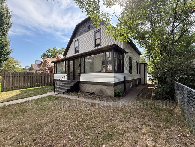 Building Photo - 1012 3rd Ave S