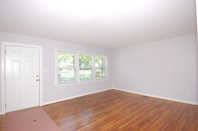 Living Room - 1011 Greenwich St