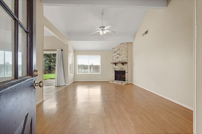 Foto del edificio - 2911 Garden Ln