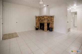 Building Photo - 421 W San Antonio St