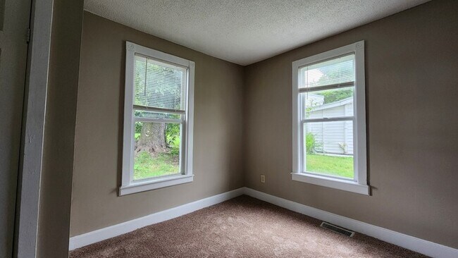 Foto del edificio - Nicely Renovated House for Lease